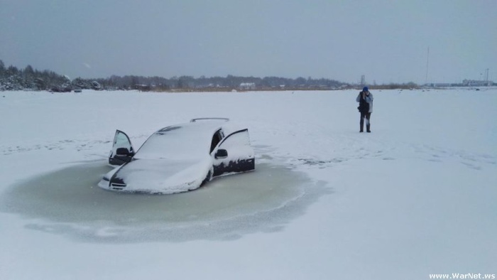  В Эстонии джип провалился под лёд
