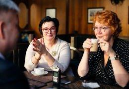 Яна Тоом и Катри Райк в кафе "Нарва": мы вернем контроль над Нарвской мэрией 
