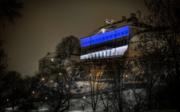Дом Стенбока окрасился в цвета эстонского флага 