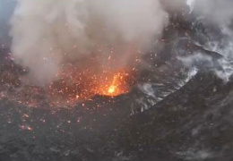 Любители сняли извержение вулкана при помощи квадрокоптера