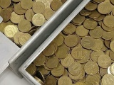  В качестве долга россиянин принес судебным приставам два ящика монет на 22 килограмма 