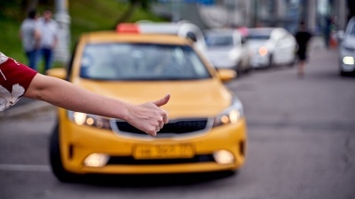 Таксист-облизун похитил пассажирку и отвёз её к себе домой
