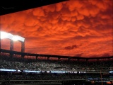 Нереальное небо над бейсбольным стадионом