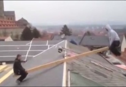 Качели на крыше