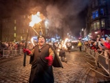 Яркий праздник Хогманай в Эдинбурге