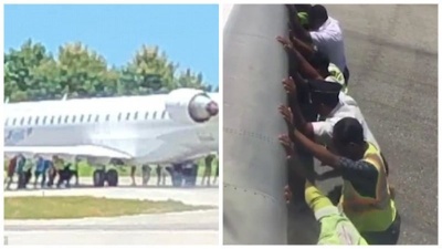  20 мужчин вручную толкают 35-тонный самолет 
