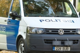 В Тарту микроавтобус полиции сбил насмерть молодого человека