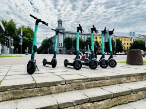 В Эстонии планируют ужесточить правила пользования электросамокатами для несовершеннолетних