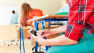Министерство образования не будет вводить запрет на использование смартфонов в школах