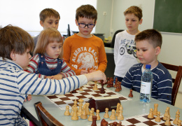 Юные шахматисты в Нарве борются за путевки на чемпионат Европы и мира 