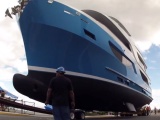 Неудачный спуск на воду люкс-яхты стоимостью 6 миллионов долларов