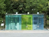В Японии установили прозрачные туалеты с «умными» стёклами