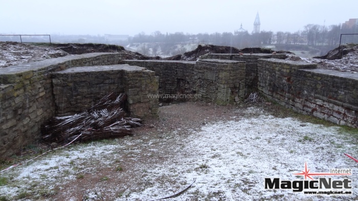Нарвская крепость: Западный двор в ожидании перемен