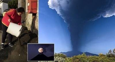 Вулкан Этна снова активизировался и засыпал пеплом все вокруг