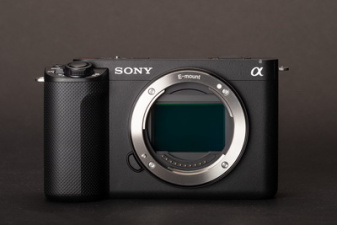 Sony представила ZV-E1 — полнокадровую беззеркальную камеру для блогеров за $2199 