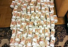  При обыске питерской квартиры полицейские обнаружили 605 млн рублей в старом диване