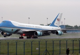 Новыми "бортами номер один" в США могут стать два самолета Boeing 747, построенные для российской "Трансаэро"