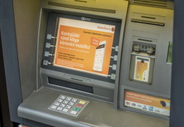 Swedbank снизит лимит снятия наличных для части клиентов из соображений безопасности