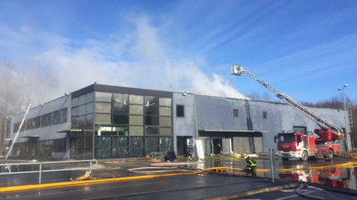 Тушение пожара на складе Maxima в Таллинне продолжается уже более 12 часов, жителям района рекомендуется закрыть окна 