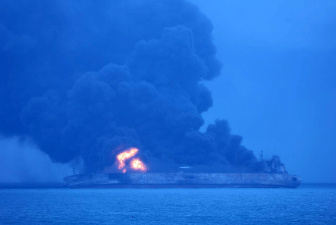 Танкер с иранской нефтью столкнулся с сухогрузом в Восточно-Китайском море 