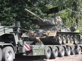 Нарвский танк погрузили на военный грузовик и отвезли в Виймси