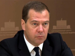 Медведев: 5 млрд рублей выделено на поддержку беженцев из Украины
