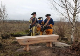 В Нарве установлена “историческая скамья”: почему это интересно в 21 веке?