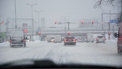 Департамент: дорожные условия в Эстонии из-за снегопада переменчивые 