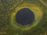  На месте падения гигантского метеорита под Тверью образовалось идеально круглое озеро