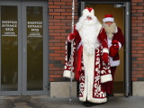 ФОТО: на мосту "Дружба" встретились Санта-Клаус и Дед Мороз 