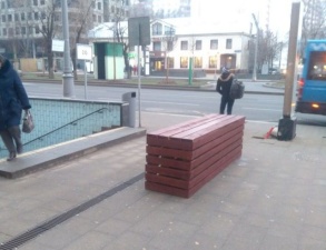  В Москве стали устанавливать бетонные блоки перед спусками подземных переходов 
