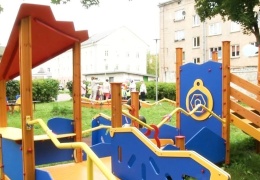 Нарвский детсад получил специальную игровую площадку для слабовидящих детей 