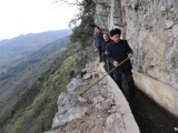 Китаец продолбил 10-километровый канал в горе, чтобы обеспечить деревню водой