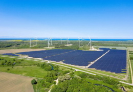 В Ида-Вирумаа открывается первый в Эстонии гибридный ветро-солнечный парк
