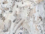 Как происходит добыча Каррарского мрамора на аэроснимках Бернхарда Ланга