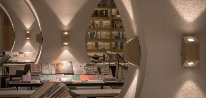 «Бесконечный» книжный тоннель в китайской библиотеке