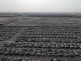 Огромная стоянка с разбитыми и конфискованными суперкарами в Дубае