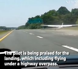 В США пилоту пришлось экстренно посадить самолет на шоссе