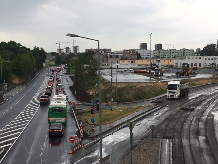 ФОТО: на Лаагна теэ в Таллинне образовалась гигантская пробка 