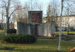 Полиция не будет заводить дело на солдата, забравшегося на памятник советским воинам в Силламяэ