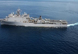 Корабль США в Черном море контролирует российский сторожевик
