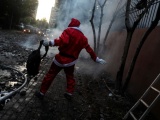 Санта-Клаусы и Деды Морозы шагают по планете