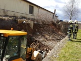 В Тарту обрушилась плитняковая подпорная стена, спасатели ищут пострадавших