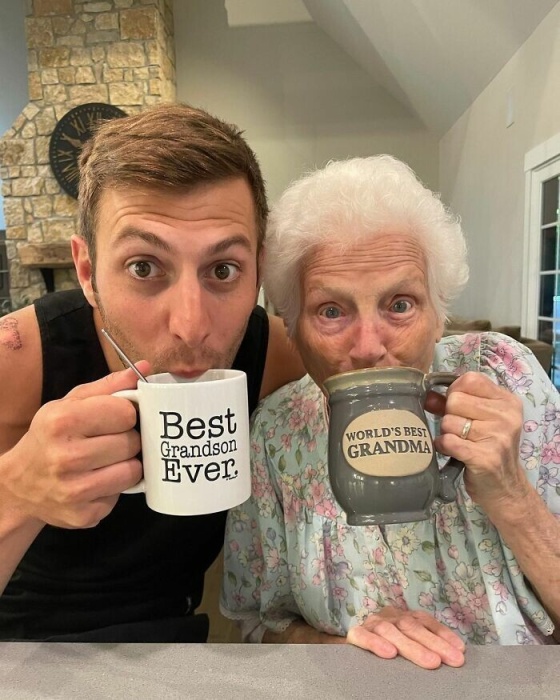 Бабушка и внук стали звездами интернета