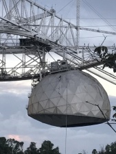  Лопнувший трос пробил 30-метровую дыру в радиотелескопе Аресибо