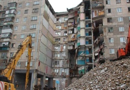 Жильцы дома в Магнитогорске начали возвращаться в квартиры после взрыва 