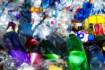 ЕП установил новые цели по сокращению упаковочных отходов, цены на продукты повысятся