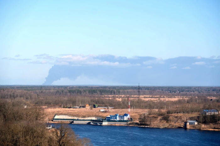 Дым от пожара в Усть-Луге может достичь Эстонии