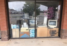 Заброшенный компьютерный магазин вызвал всплеск ностальгии в сети