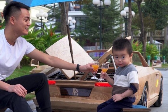 Вьетнамский умелец смастерил для сына Rolls-Royce из дерева